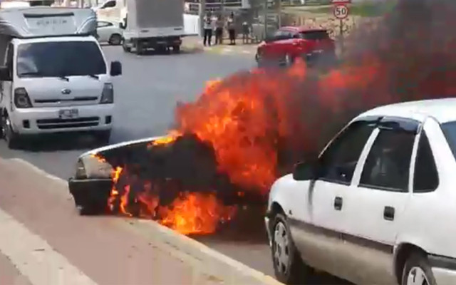 Antalya'da otomobil hem yandı hem yokuş aşağı gitti - Resim: 0