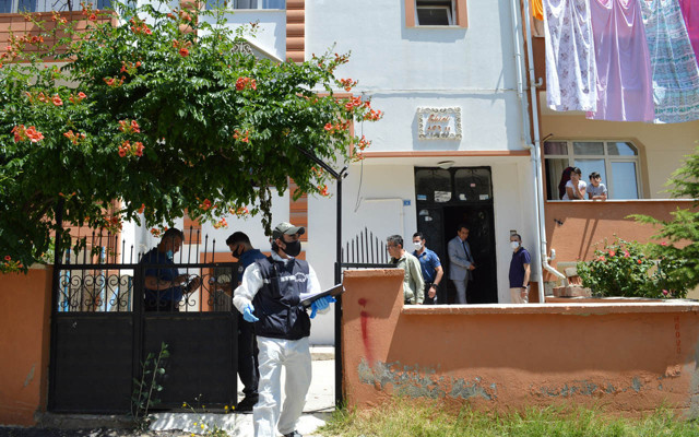 Elazığ'da kızını acımadan öldürüp kendine sıktı - Resim: 0