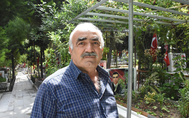 İzmir'de oğlu gelemedi o gitti Hakkari'de şehit düşen askere Babalar günü ziyareti - Resim: 0