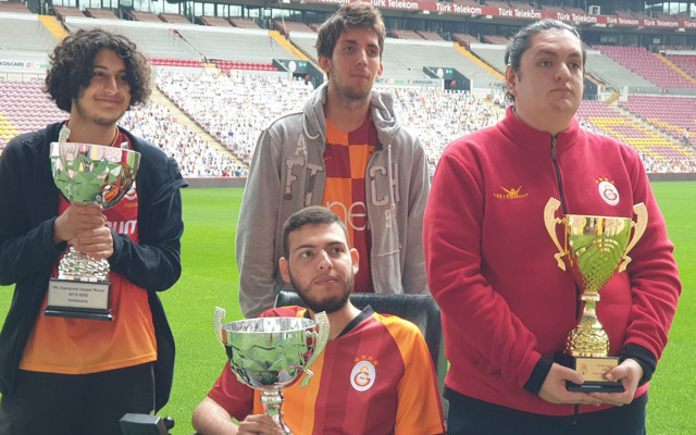 Tekerlekli sandalyesinden Galatasaray'ı şampiyonluğa taşıdı - Resim: 1