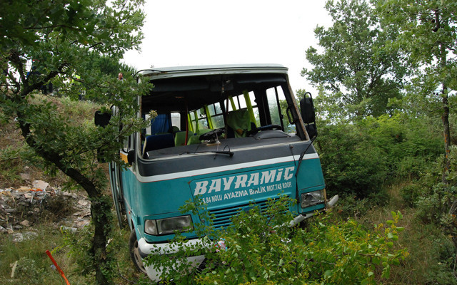 Çanakkale'deki kazada yürekler ağza geldi 13 kişi yaralandı - Resim: 0