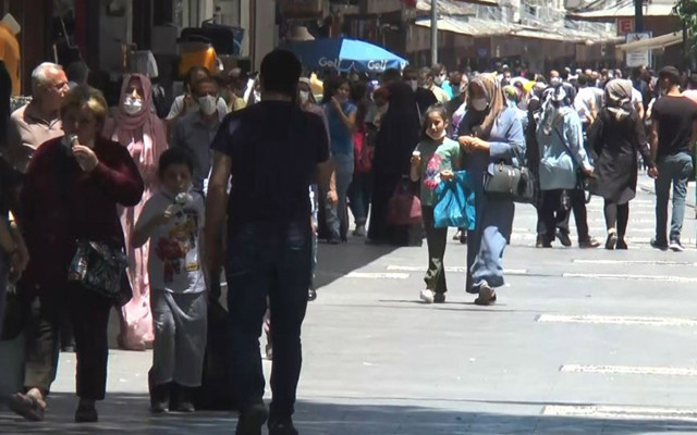 Gaziantep'te iğne atsan yere düşmez sıcaktan kavrulan kentte çarşı merakı - Resim: 1