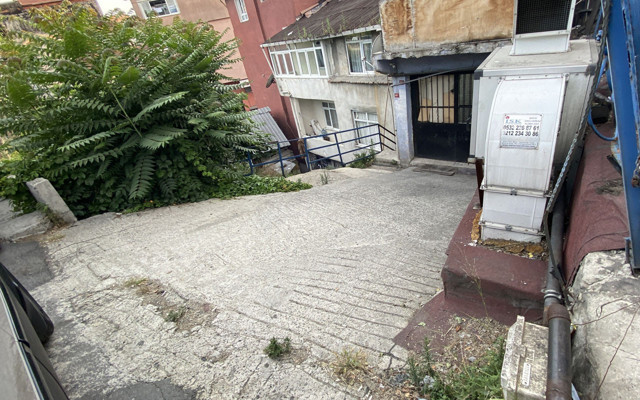 İstanbul'da bu bölge mıknatıs gibi kaza çekiyor esnafın 'İnsanların hayatıyla oynanmasın' isyanı - Resim: 1