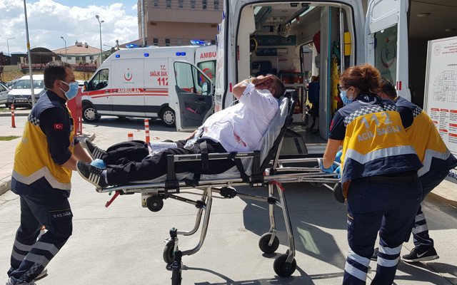 Erzincan'da kadının kopan kolu için saniyelere karşı savaş - Resim: 1