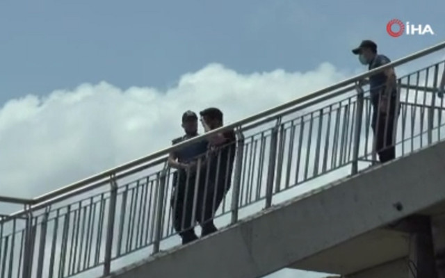 Maltepe'de bir kişi intihara kalkıştı trafik durduruldu - Resim: 1