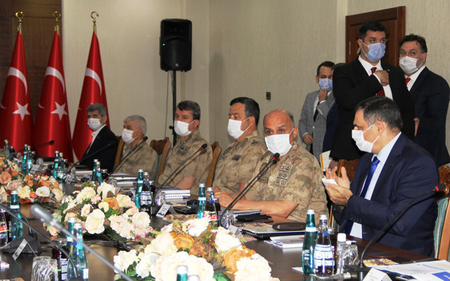 İçişleri Bakanı Süleyman Soylu Diyarbakır'da güvenlik toplantısı gerçekleştirdi - Resim: 1