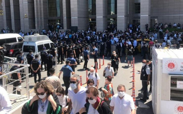 Barolar Çağlayan Adliyesi'nde! İstanbul Barosu Başkanı: Sizi parçalayacağız dediler - Resim: 0