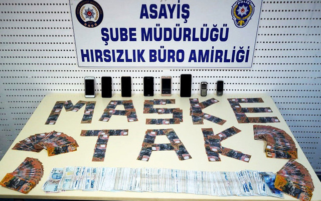 Aydın'da 1'i kadın 4 dolandırıcının kucağına kendisi atladı 'Dolar' oyununa geldi - Resim: 1