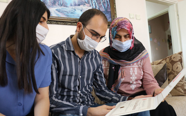 Sivas'ta hem kanseri yendi hem üniversite diplomasını aldı birde herkese seslendi - Resim: 1