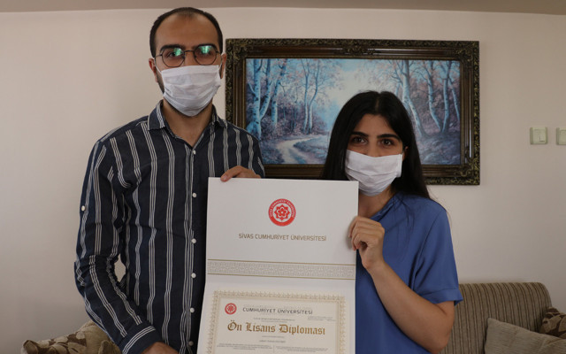 Sivas'ta hem kanseri yendi hem üniversite diplomasını aldı birde herkese seslendi - Resim: 0