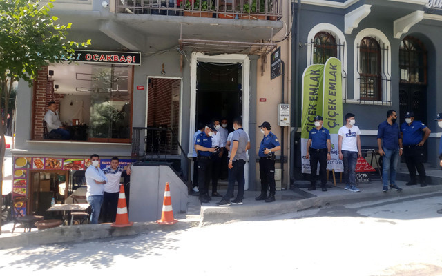 Beyoğlu'nda birlikte alkol alan şahısların kavgası kanlı bitti - Resim: 0