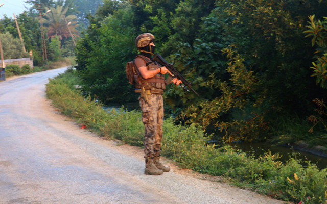 Adana'da Özel Harekat destekli suç örgütü operasyonu - Resim: 1