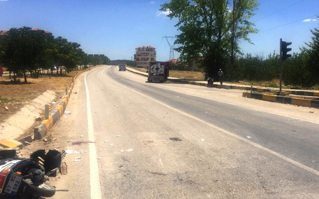 Antalya'da sürücü genç kız kazada ağır yaralandı - Resim: 0