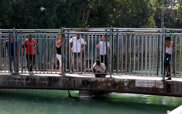Adana'da kanala giren 18 yaşındaki genç kayboldu - Resim: 1