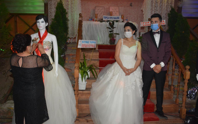 Karabük'te dünyaevine giren çiftin takıları cansız mankene gitti - Resim: 0