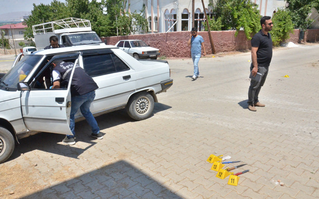 Kahramanmaraş'ta akrabalar birbirine girdi bıçak, silah ne varsa konuştu - Resim: 0