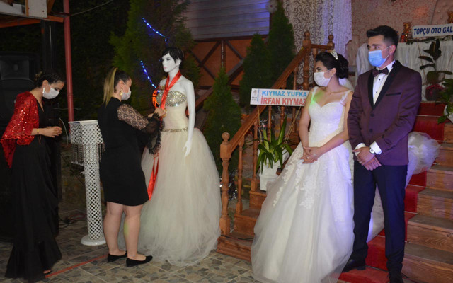 Karabük'te dünyaevine giren çiftin takıları cansız mankene gitti - Resim: 1