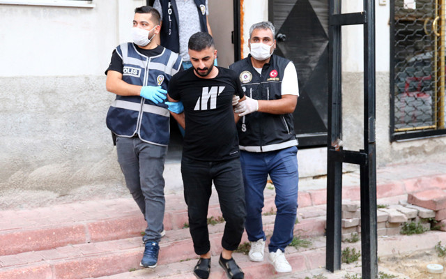 Adana'da polis uyuşturucu satıcılarına göz açtırmadı şafak vakti operasyon - Resim: 1