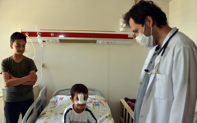 Ağrı'da küçük Bünyamin'in hayatı karardı sokak köpeğinin saldırısına uğradı - Resim: 1