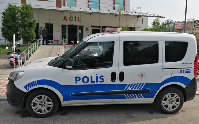 Manisa'da ağaç kestiği motorlu testerenin üstüne düştü - Resim: 0