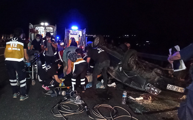 TEM'de feci kaza kontrolden çıkan araç takla attı - Resim: 0