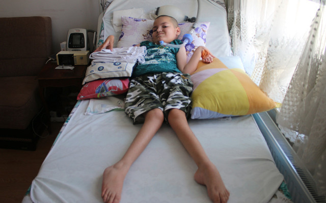 Denizli'de engelli çocuğuyla yaşam mücadelesi veren anne yardım bekliyor - Resim: 1