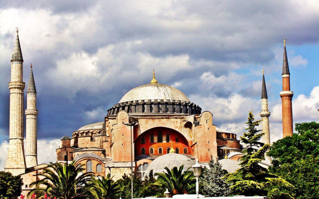 AK Parti'den Ayasofya eleştirilerine tepki: Milletimiz sevindiği için sevinebilseler keşke - Resim: 0