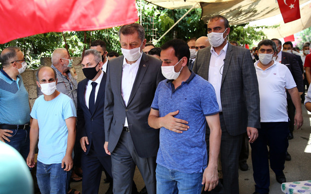 Milli Eğitim Bakanı Ziya Selçuk'tan okuldaki patlamada ölen öğretmenin ailesine taziye - Resim: 1