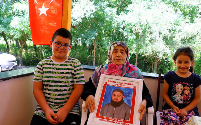 Cuntacıların tankla ezerek şehit ettiği Muhammet Aksu mezarı başında anıldı - Resim: 0