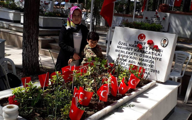 15 Temmuz'da şehit olan özel harekatçının eşi: FETÖ'cülerin kökünün kurutulmasını istiyorum - Resim: 0