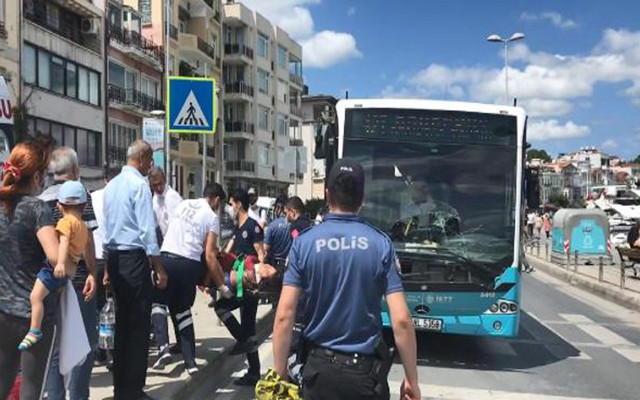 Beşiktaş'ta halk otobüsü yaya geçidinde kadına çarptı - Resim: 0