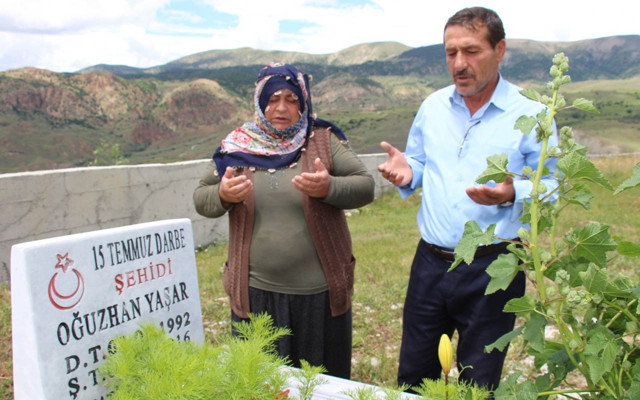 15 Temmuz şehidi 'Tabuta sığmayan fidan' mezarı başında anıldı - Resim: 0