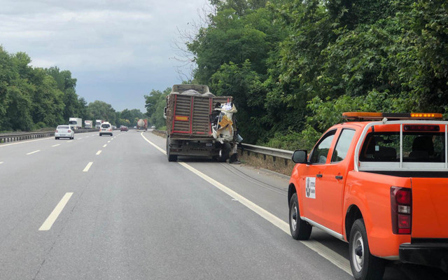 Kocaeli'de TIR faciası: 1 ölü 1 ağır yaralı - Resim: 0