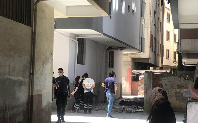 Pendik'te hava almak için balkona çıkan yaşlı adam yere çakıldı - Resim: 0