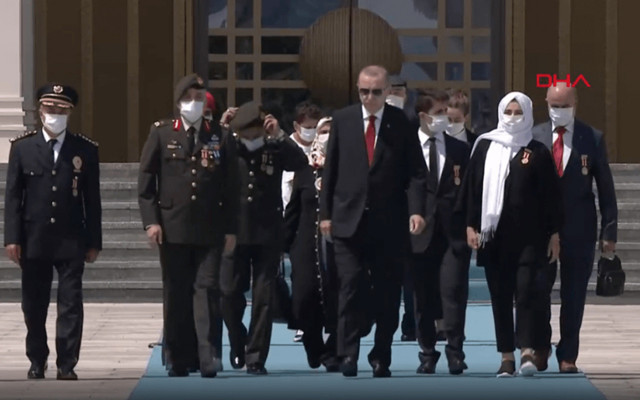 Cumhurbaşkanlığı Külliyesi'nde '15 Temmuz' anması! Erdoğan çelenk bıraktı - Resim: 0