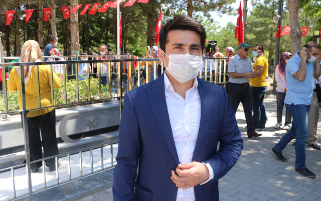 15 Temmuz kahramanı şehit Halisdemir'in kabrinde dualar okundu - Resim: 1