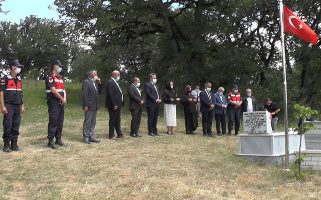 15 Temmuz'da 'Bu vatanı hainlere yedirtmem' deyip köprüde şehit olan Barış Efe mezarı başında anıldı - Resim: 0