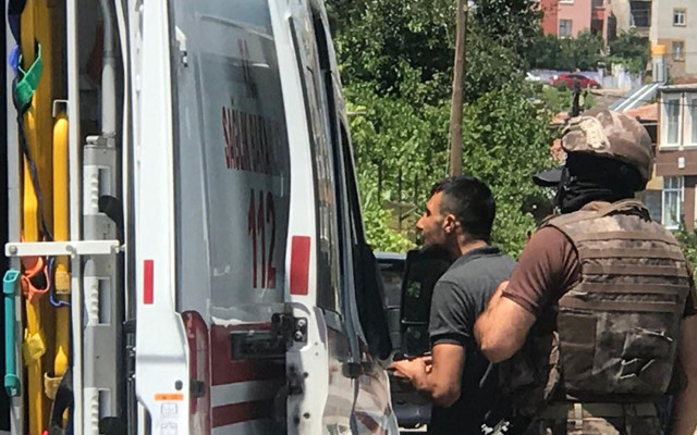 Kayseri'de eli silahlı intihara kalkıştı özel harekat devreye girdi - Resim: 0