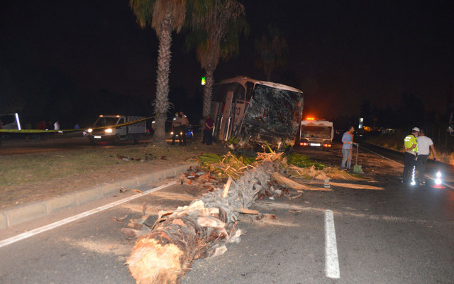 Adana'da yolcu otobüsü dehşet saçtı - Resim: 0