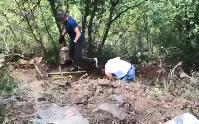 Bursa'da kazma kürek işe koyulan definecilere suçüstü - Resim: 1