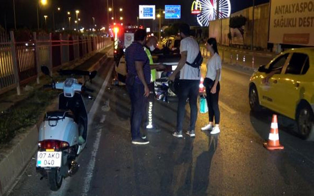 Ağabeyi kaza geçirdi, olay yerine gelen kardeşi yedek lastiği almaya çalıştı - Resim: 0