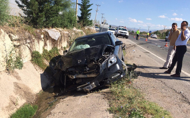Sinop Valisi Erol Karaömeroğlu trafik kazası geçirdi - Resim: 0