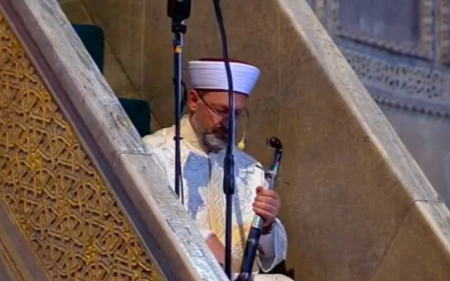 Ayasofya 86 yıl sonra ibadete açıldı! İlk cuma eşsiz oldu Erdoğan dua okudu - Resim: 1