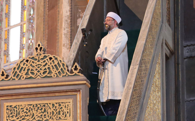 Ayasofya'da Ali Erbaş kılıçla hutbeye çıktı bunun çok özel anlamı var - Resim: 3