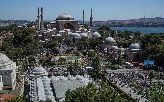 Ayasofya 86 yıl sonra ibadete açıldı! İlk cuma eşsiz oldu Erdoğan dua okudu - Resim: 8
