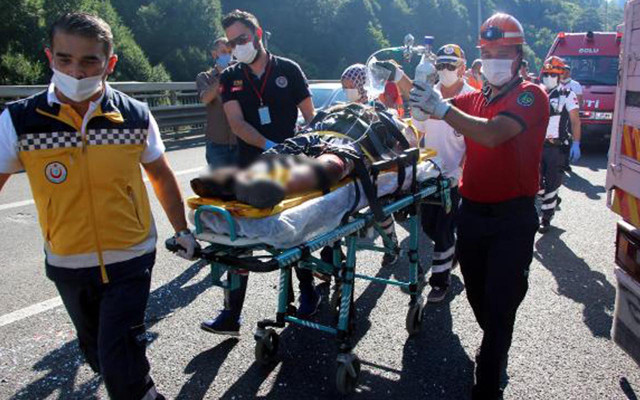 Bolu'da ekipler sıkıştığı yerden kurtarmak için ter döktü - Resim: 0