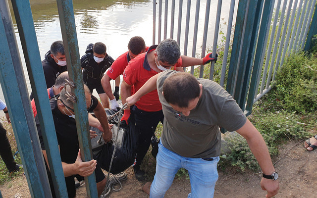 Adana'da sokak köpeğini kurtarmak için kanala atladı kendisi öldü - Resim: 0
