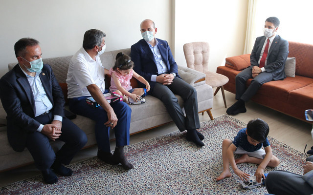 Bakan Soylu'dan, 15 Temmuz şehidi ikiz polislerin ailesine ziyaret! - Resim: 0