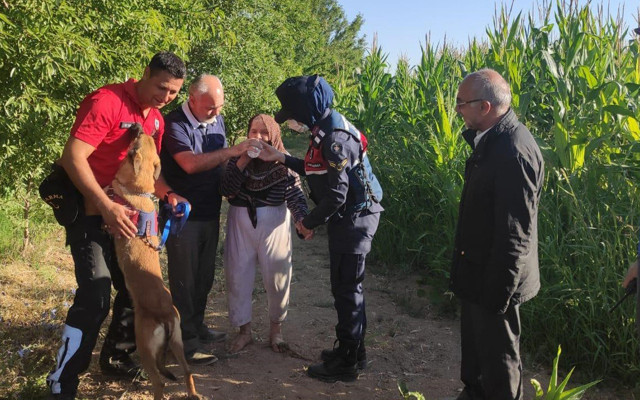 Karaman'ı ayağa kaldıran yaşlı kadından iyi haber! Jandarma personeli böyle taşıdı - Resim: 1