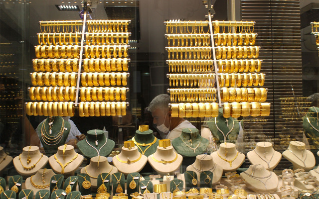 Altın bu fiyattan satılır mı daha yükselir mi? Altının gramı 425 lira çeyrek 700 TL oldu - Resim: 1